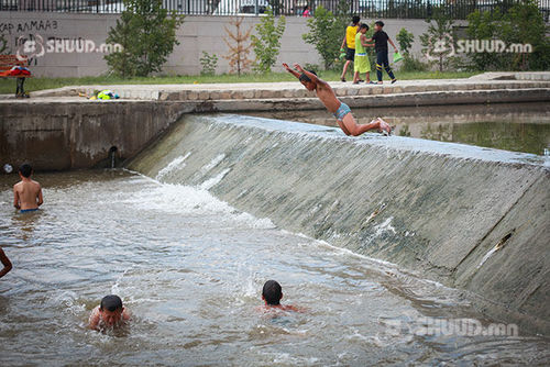 Сэрэмжлүүлэг: Нуурын эрэгт тоглож байсан хоёр хүүхэд живж амиа алджээ